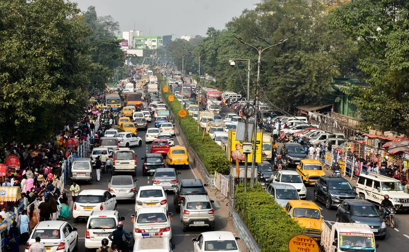<p><br>On a high base of last year, the domestic passenger vehicle wholesales stood at 3.35 lakh units in November 2023, marking a growth of about 4% over 3.22 lakh units in November 2022.</p>