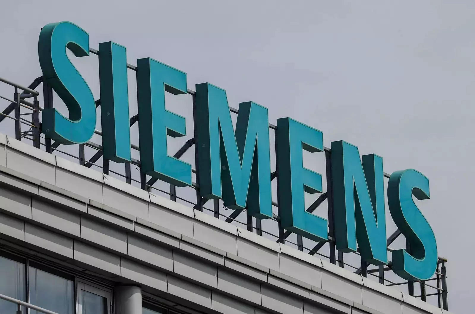 Intel, Siemens to collaborate on improving manufacturing, energy