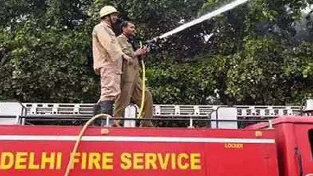 <p> The officer added that an ATFFV-CAFS has a discharge distance of up to 45 feet, allowing for a safe distance between the system operator and the fire.</p>