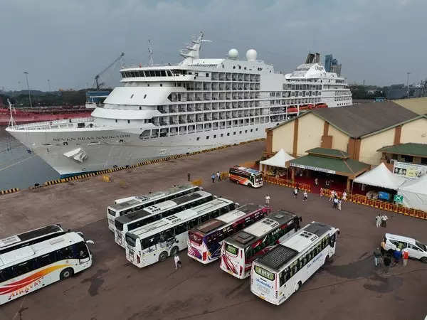 <p>First cruise ship of the season, Seven Seas Navigator arrives at New Mangaluru Port</p>