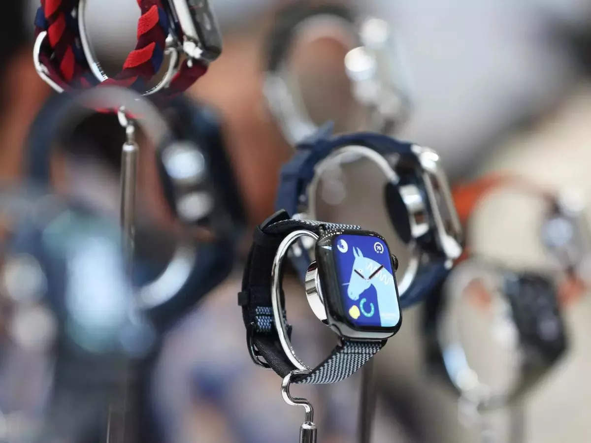 Apple Watch: Apple plans rescue for $17 billion watch business in face of  ban, ET Telecom