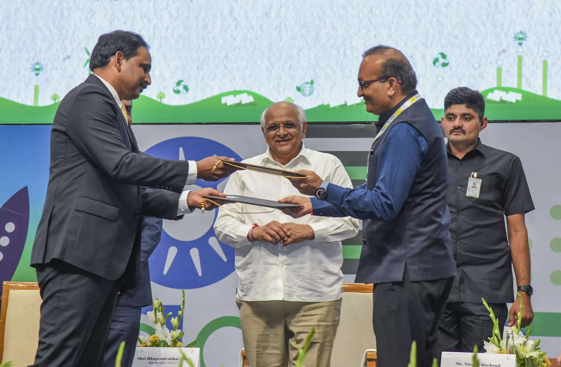 <p>Gujarat Chief Minister Bhupendra Patel Present during a Pre-Vibrant Gujarat Summit on ‘Liveable Cities of Tomorrow’, in Gandhinagar. </p>