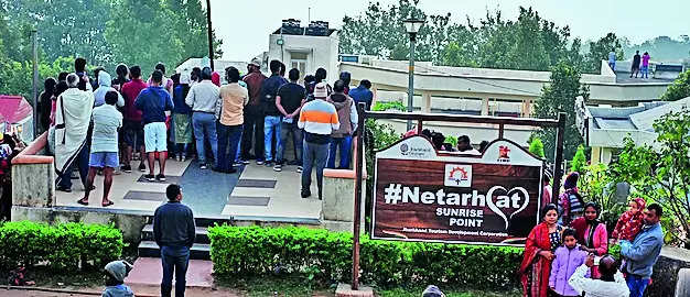 <p>Tourism dept to set up 50 tents at Netarhat</p>
