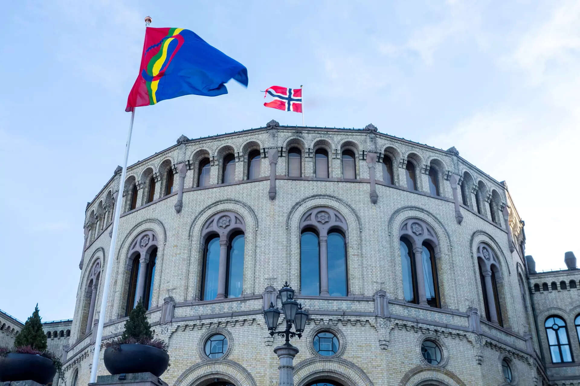<encoded_tag_open />p<encoded_tag_closed />FILE PHOTO : Le bâtiment du Parlement norvégien à Oslo, Norvège, le 6 février 2022. Terje Pedersen/NTB via REUTERS/ File Photo<encoded_tag_open />/p<encoded_tag_closed />