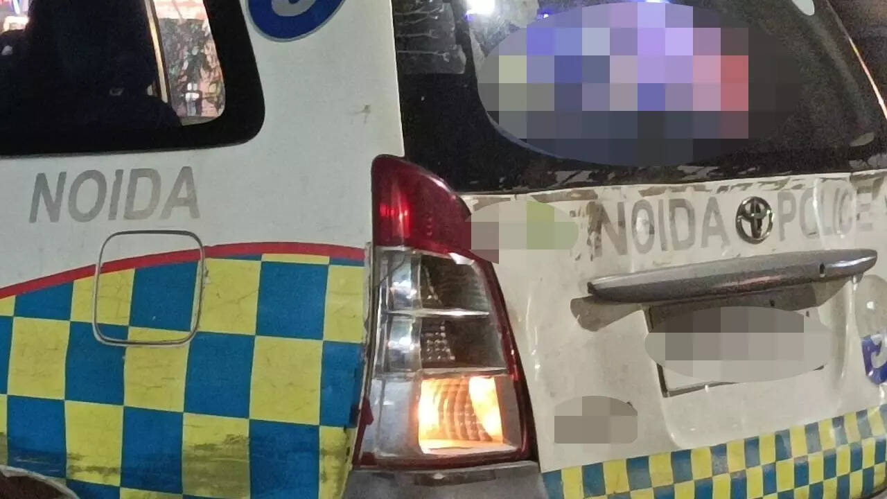 <p>The police advised the people to only park their vehicles at designated parking lots and not leave those on the roads or unauthorised spots.</p>