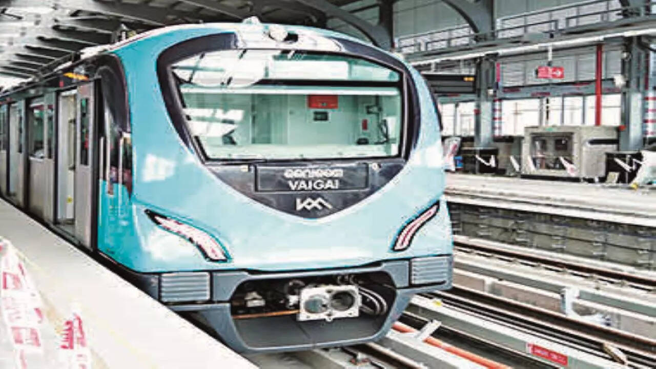 <p>KMRL is planning to complete the construction of the Metro Phase II line by January 2025.</p>