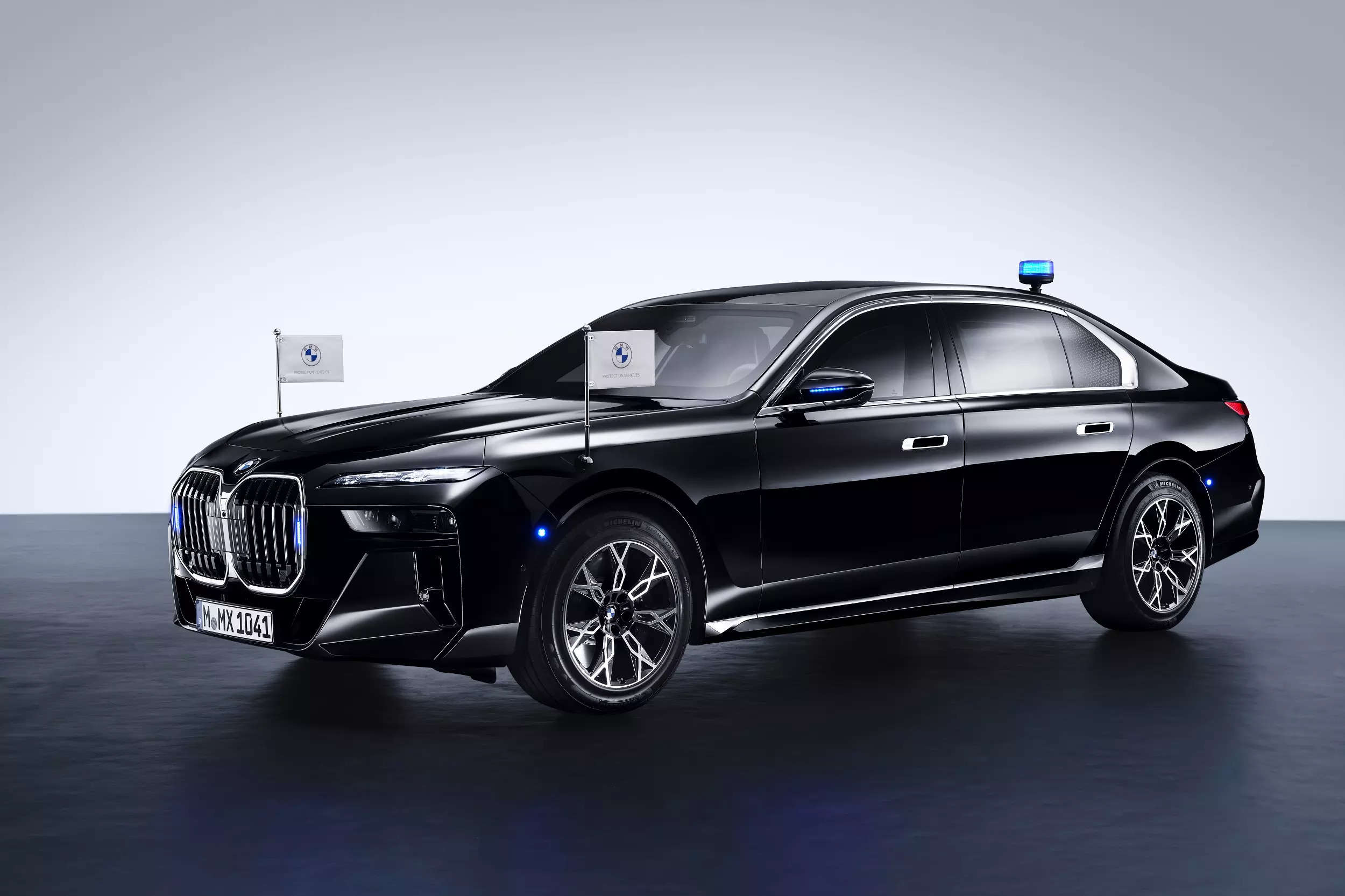 <p>The new BMW 7 Series Protection offers customised protection from attacks with firearms or explosives for at-risk individuals.</p>