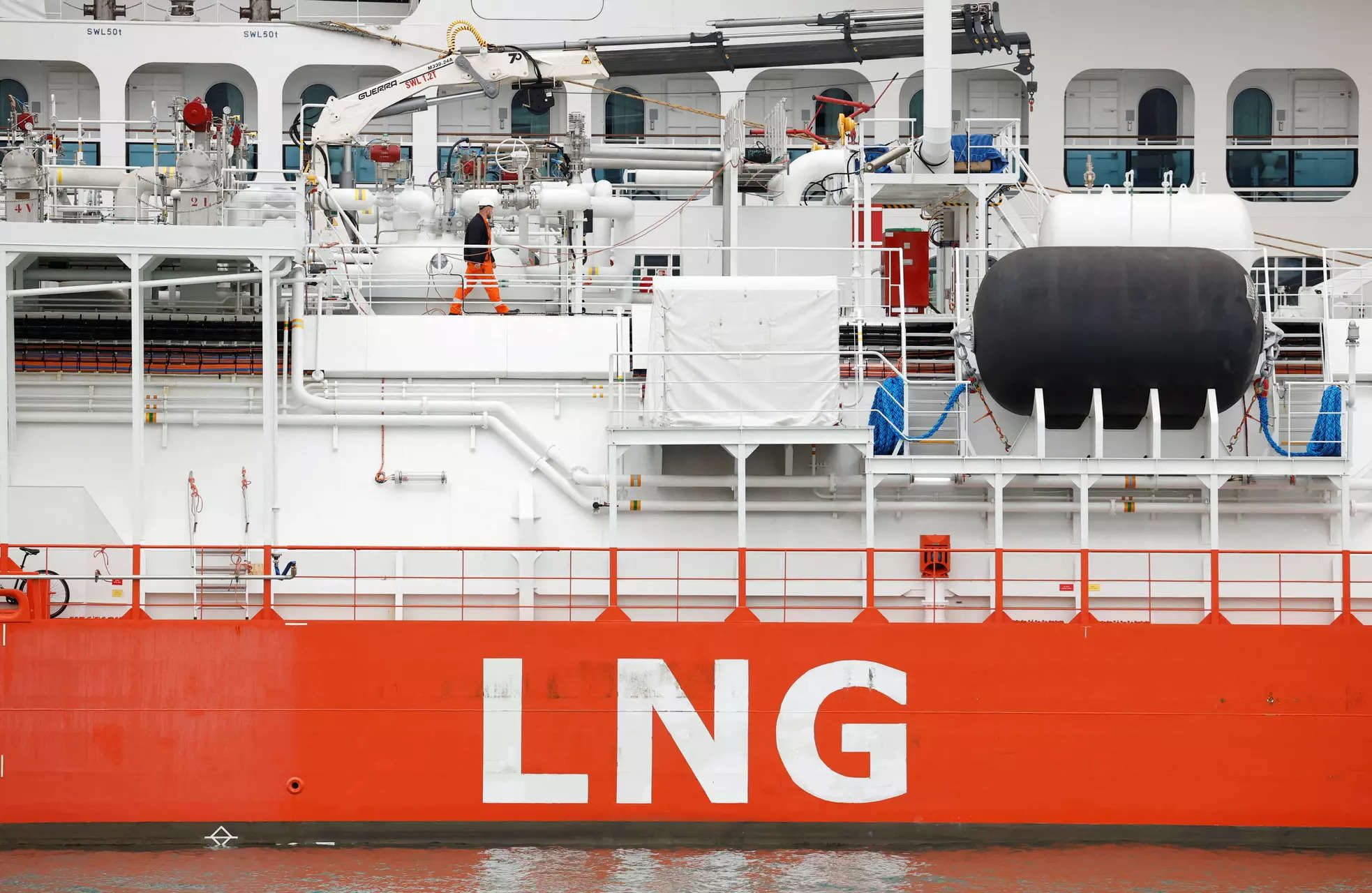 <p>LNG has higher calorific value and burns much cleaner than diesel. Using LNG results in reduction of CO2 emission by 30 %, particulate matter (PM) by 80 %, and SOx by 100 %.</p>