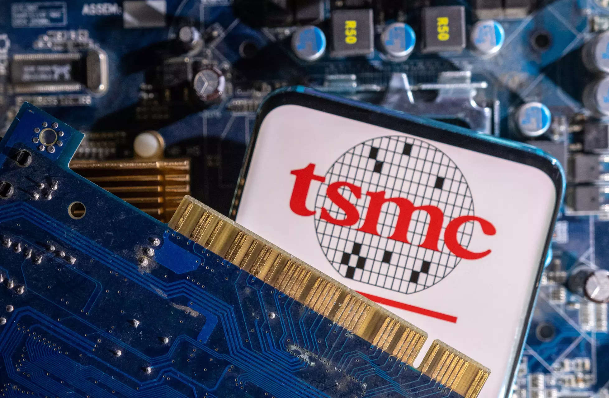 <p>The latest financial commitment, which will add to money given to the world's biggest chipmaker for its first factory, could push taxpayer-funded subsidies for TSMC beyond 1 tn yen.</p>