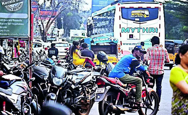 <p>It is the responsibility of the commercial establishments to provide cellar parking for vehicles. However, some of the shops in the city do not have proper parking facilities at the cellars.</p>