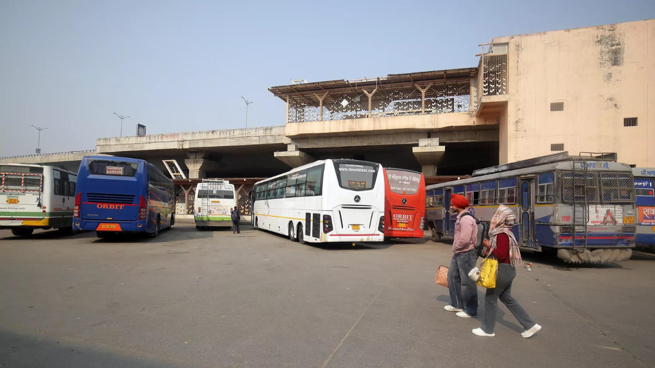 <p>The state govt has sanctioned 45 electric buses to Mangaluru division and 40 buses to Puttur division. The process of handing over the vehicles is under progress.</p>