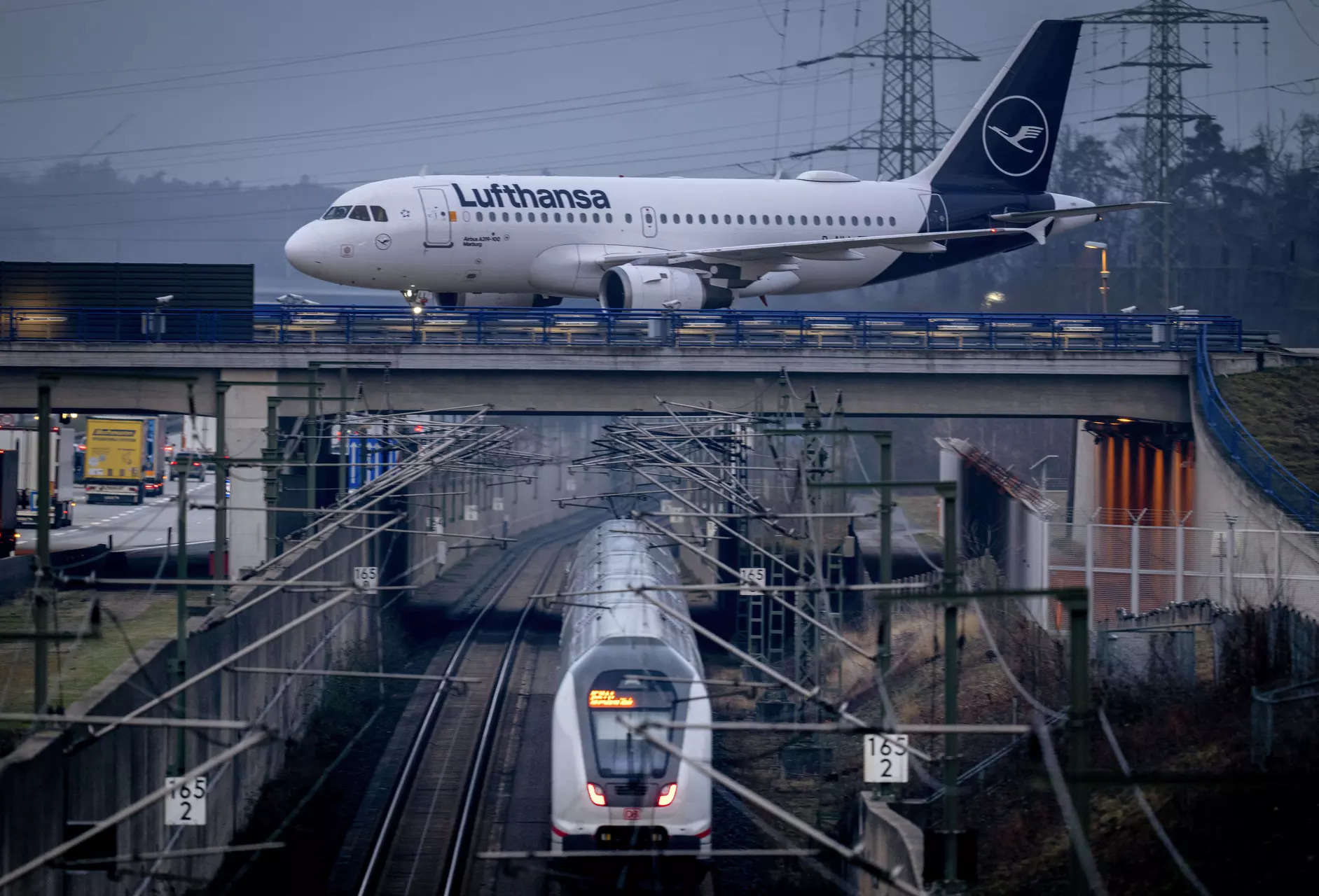 <p>A Lufthansa aircraft rolls on a bridge over a railway line in Frankfurt, Germany, Wednesday, March 6, 2024. German Lufthansa airline and the train drives union GDL called for strikes starting on Thursday.(AP Photo/Michael Probst)</p>