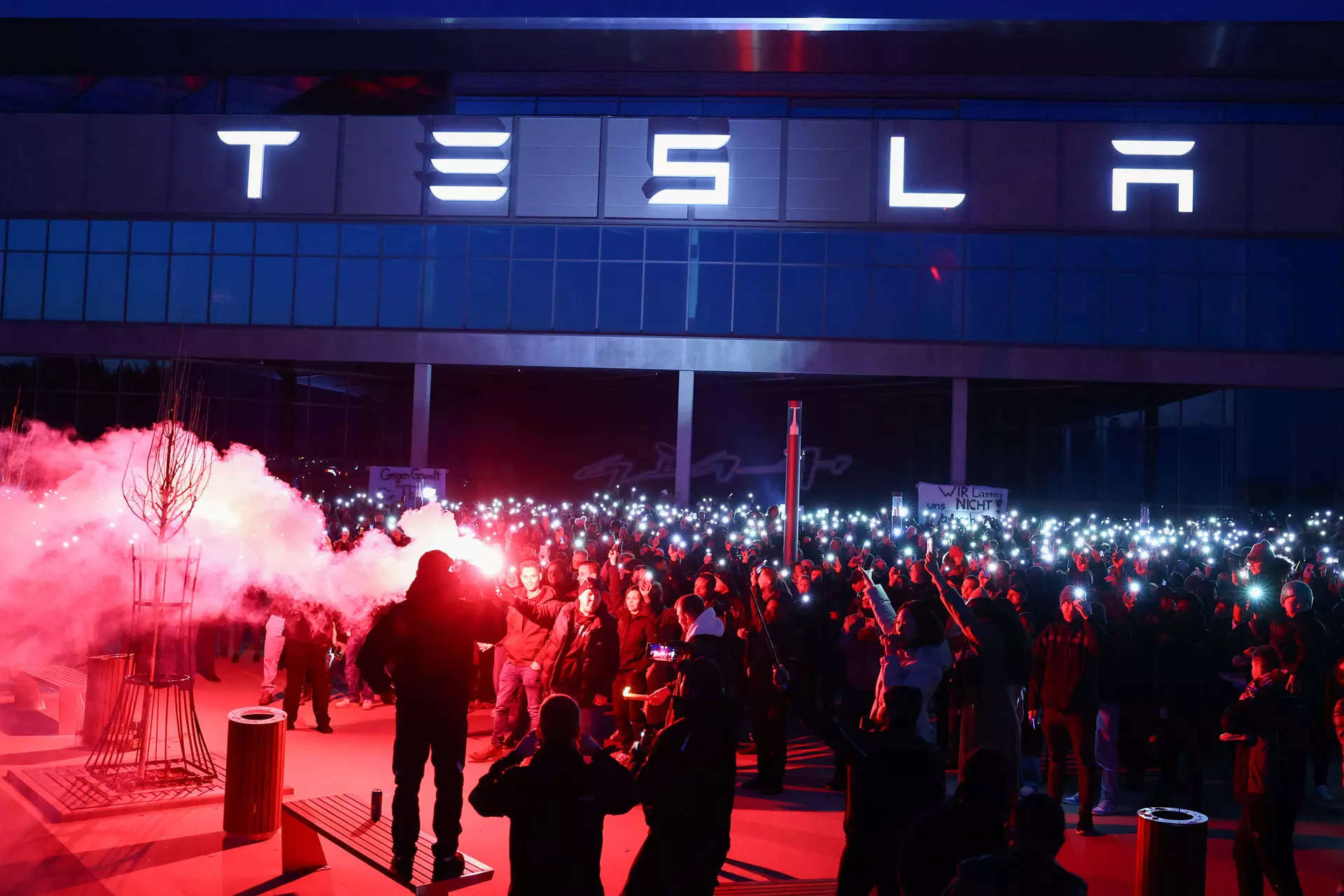 <p>Tesla said last week it expected the outage to last until March 15, while the works council chief of the electric vehicle (EV) maker's Brandenburg plant said on March 8 it would restart this week, without giving a specific date.<br /></p>