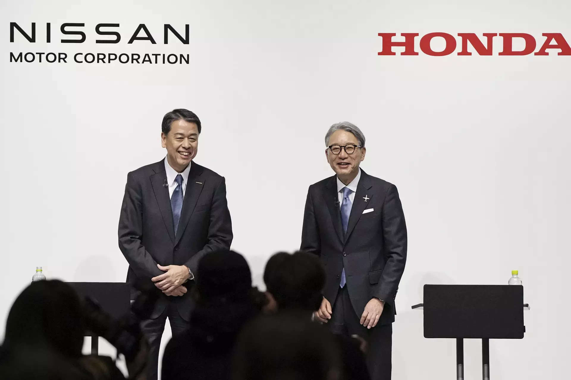<p>Nissan Chief Executive Makoto Uchida with and Honda President Toshihiro Mibe</p>