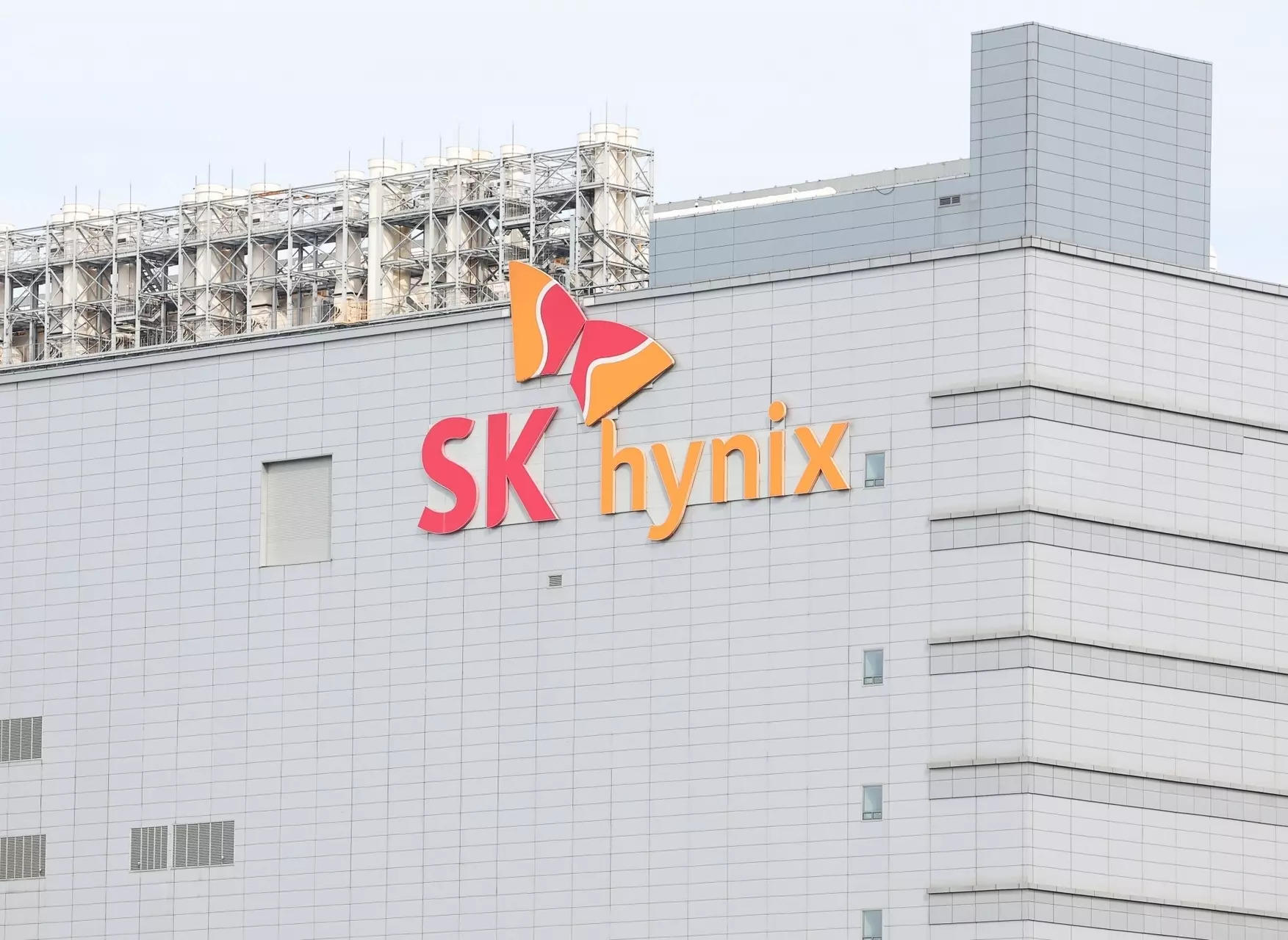 <p>SK pledged in 2022 to invest USD 15 bn in the semiconductor inc via R&D programs, materials, and the creation of an advanced packaging and testing facility in the United States.</p>