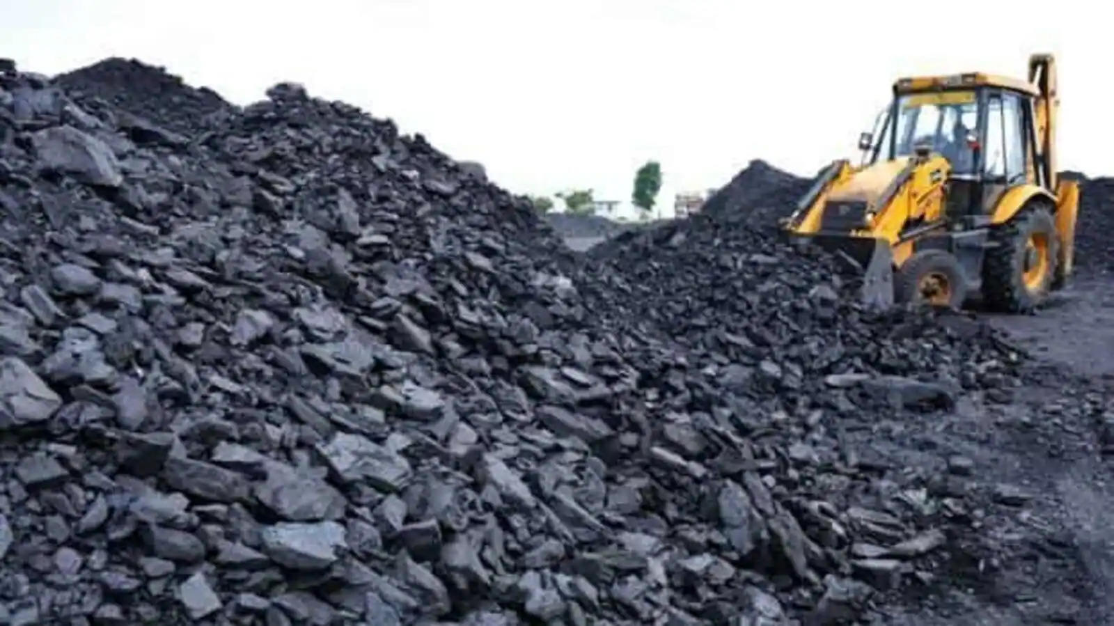 <p>The coal sector has registered highest growth of 11.6 per cent (provisional) among the eight core industries for the month of February 2024 as per the Index of Eight Core Industries (ICI)) (Base Year 2011-12)</p>