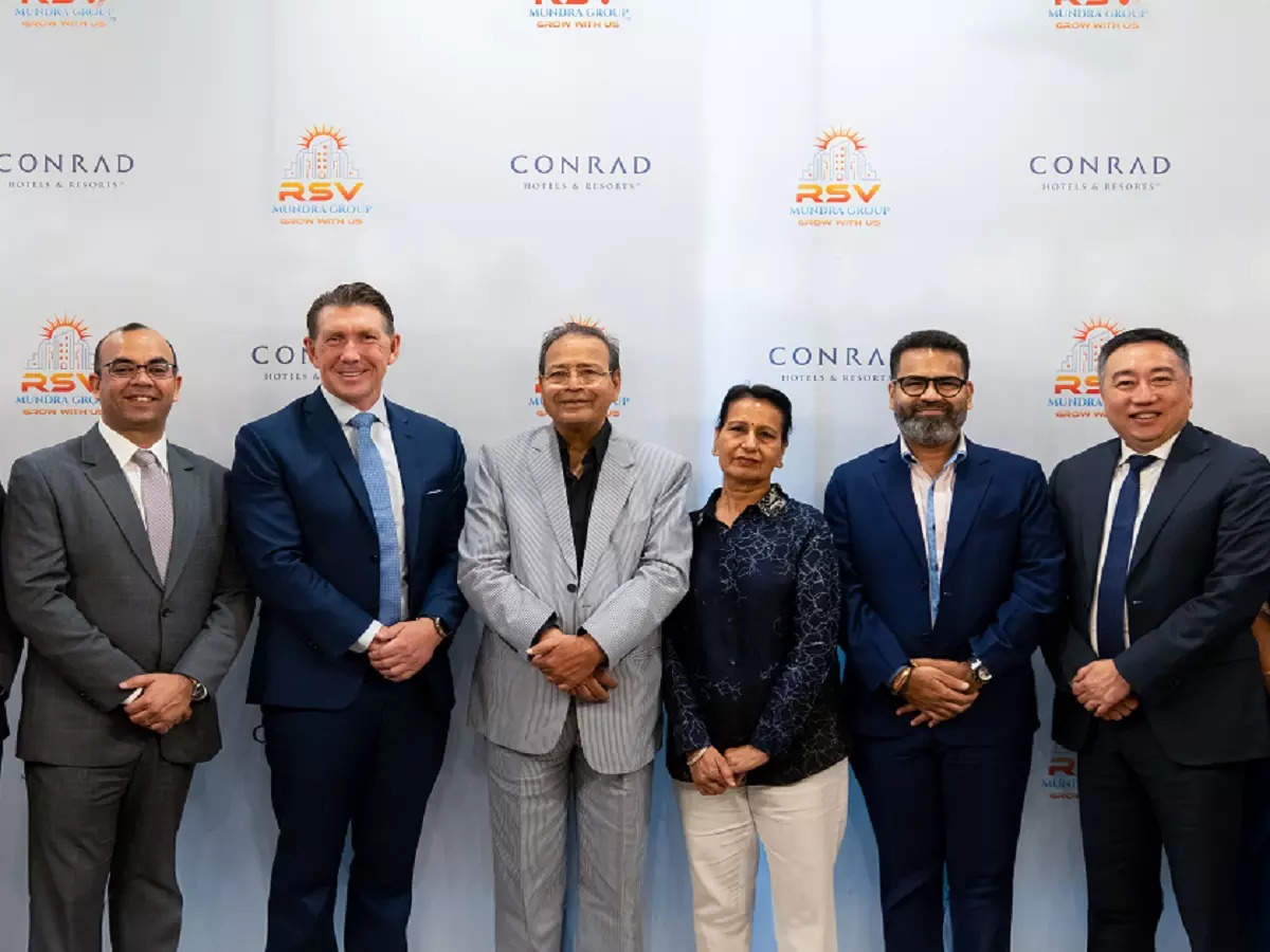 <p>Second from the left - Alan Watts, President, Asia Pacific, Hilton and forth from the right - Rajendra Mundra, Managing Director, SunnyRaj Properties.</p>