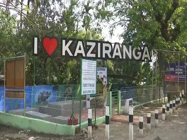 <p>Assam's Kaziranga National Park witnesses historic visitor influx in 2023-24, records 3.27 lakh tourists</p>