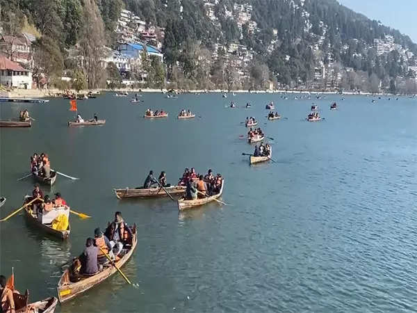 <p>Nainital witnesses surge in tourist footfall amid rising temperatures in North India</p>