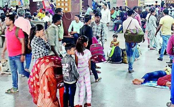 April train rush: Over 41 crore passengers travelled in first 21 days, says Railways