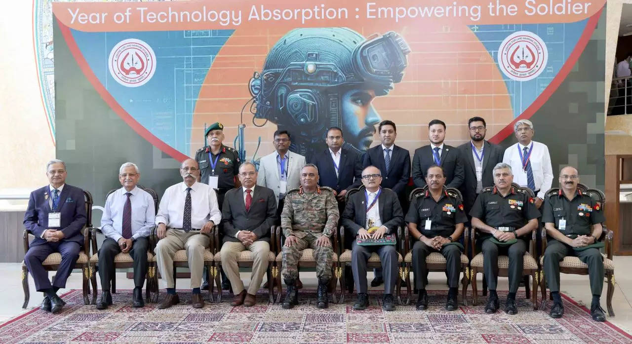 <p>General Manoj Pande, Chief of the Army Staff (COAS), with the participants during the seminar</p>