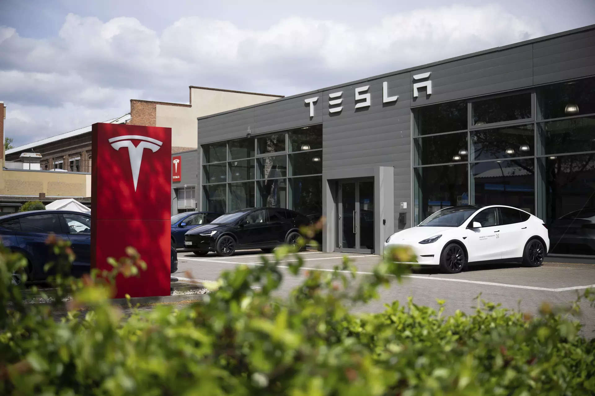 <p>Tesla's vehicle deliveries in the first quarter fell for the first time in nearly four years. </p>