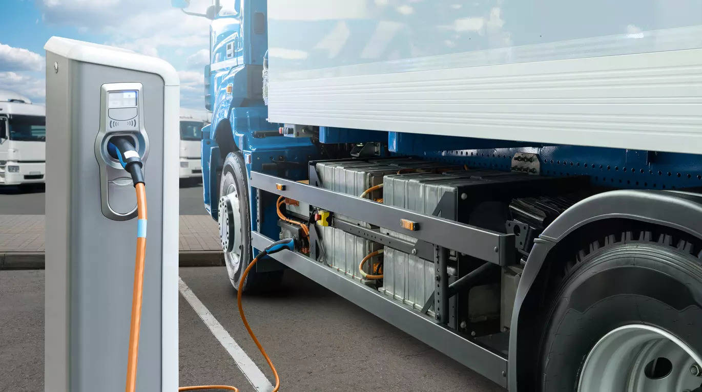 <p>According to electric CV maker Switch Mobility’s market projection, the electric truck segment in India will be between 4,000 and 6,000 units by the end of March 2025. </p>