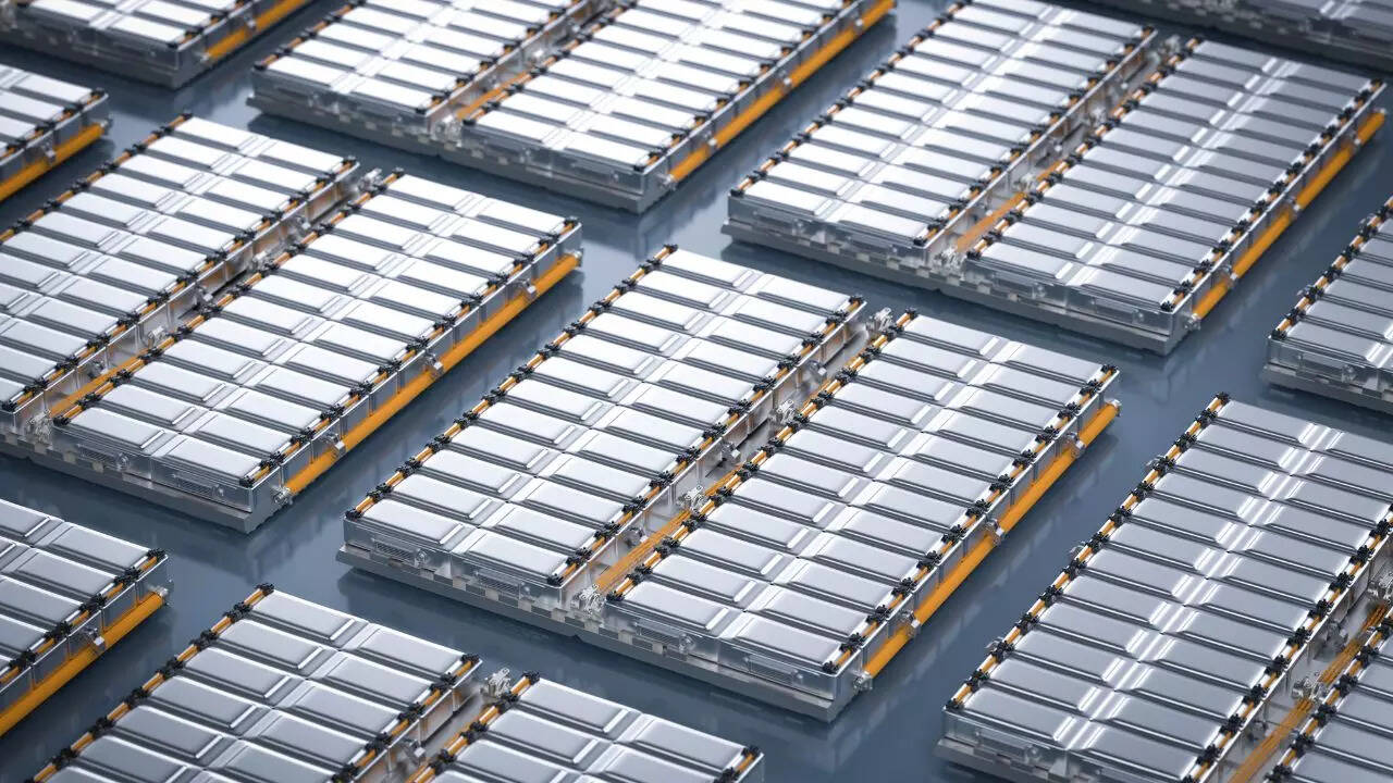 <p>Sodium-ion batteries have been of considerable interest due to sodium’s abundance compared to lithium, which is over 500 times less common. </p>