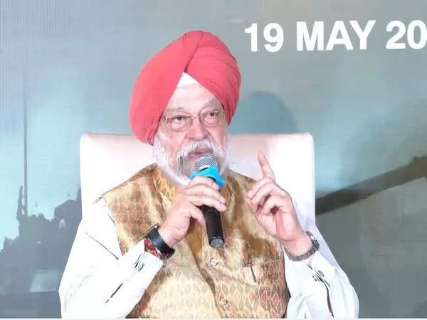 <p>Union Minister Hardeep Singh Puri </p>