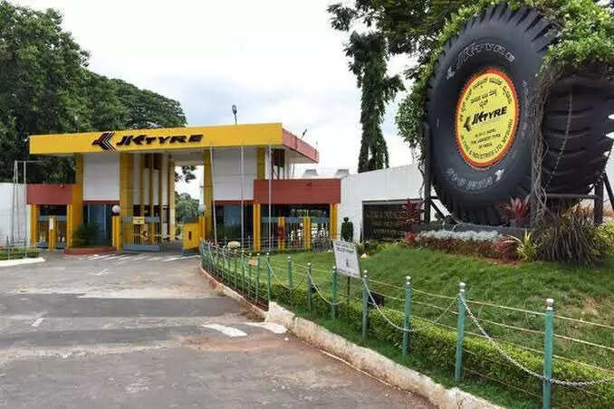 <p>Revenue from operations increased by 1.8%, totaling INR 3,698.45 crore, up from INR 3,632.47 crore in the corresponding quarter of the previous fiscal year. </p>