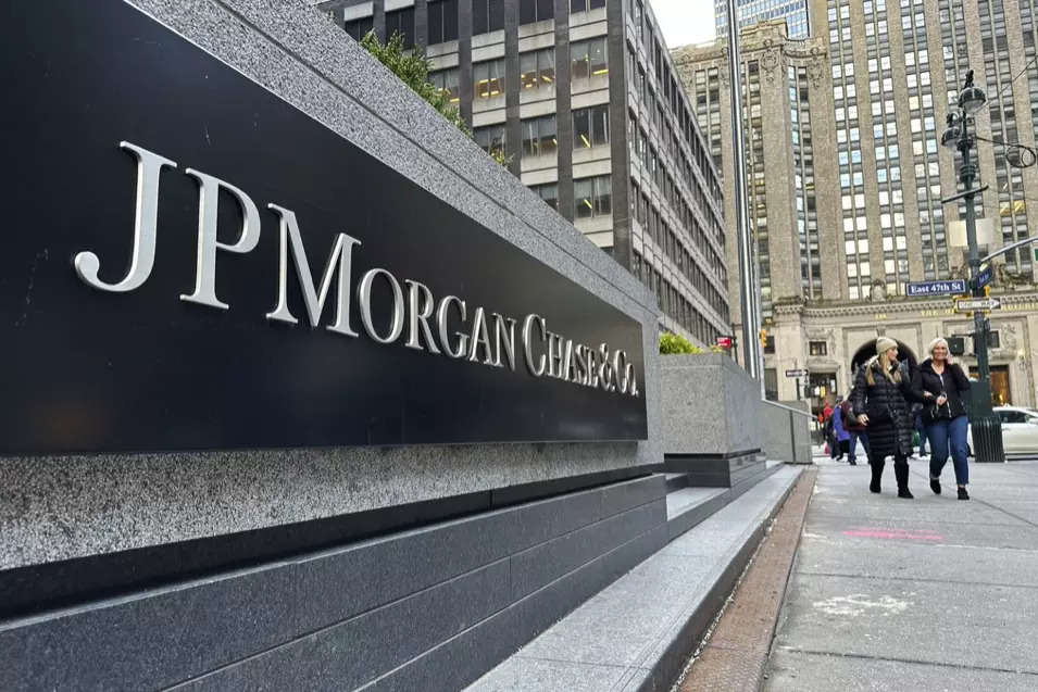 JPMorgan says every new hire will get training for AI, Telecom News, ET ...