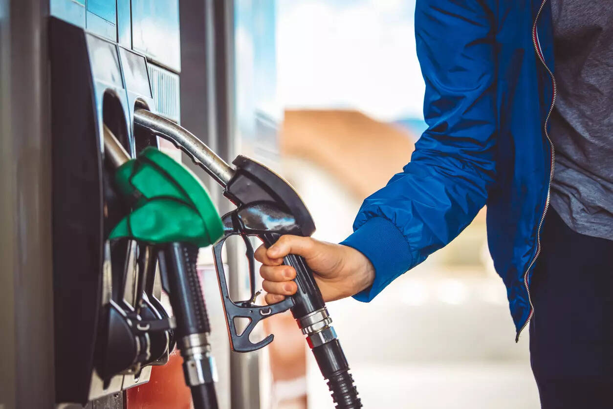 <p>The Brent crude July contract rose 74 cents to USD 81.85 a barrel as of 11:53 a.m. ET (1553 GMT). The more-active August contract was up 28 cents at USD 81.39.</p>