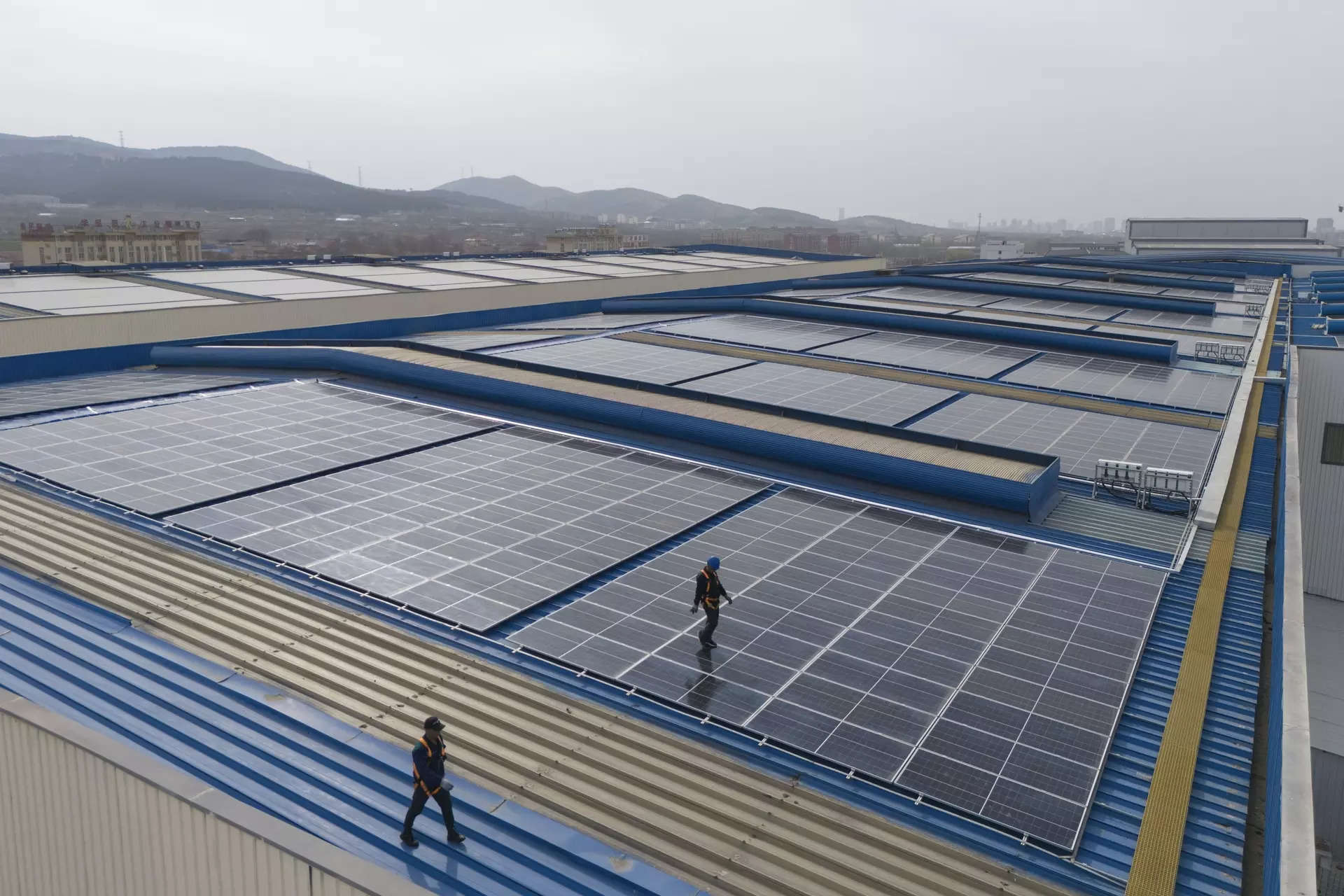 Renewable Energy: World's biggest solar farm comes online in China's Xinjiang, ET EnergyWorld
