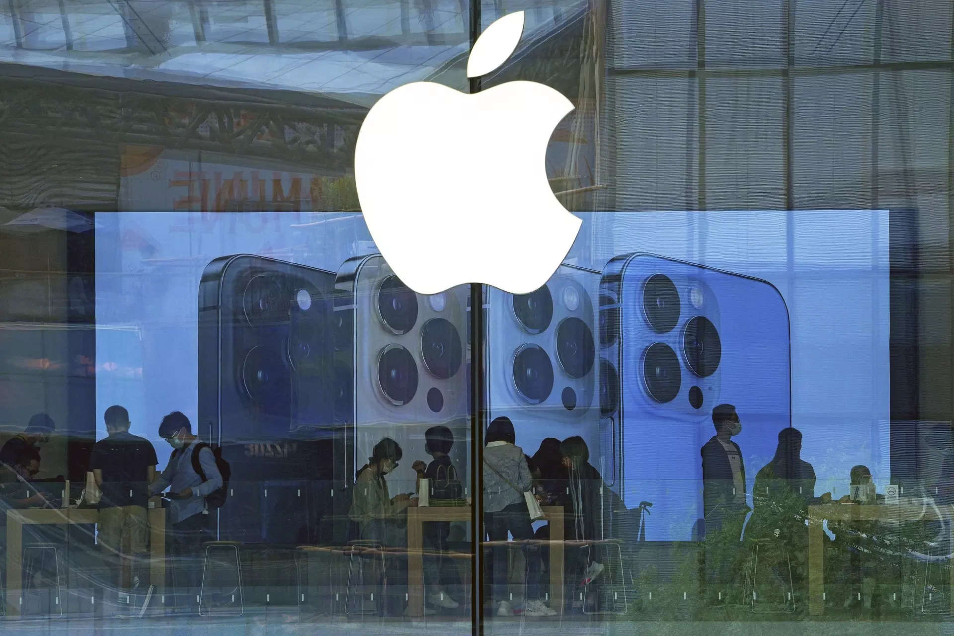 Apple overtakes Microsoft to return as world's most valuable company ...