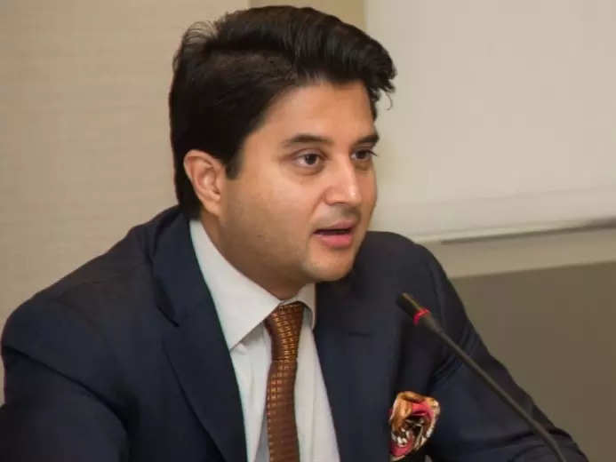 <p>Union Minister of Communications and Development of North Eastern Region Jyotiraditya M. Scindia discussed the 100-day action plan of Department of Posts in a review meeting held on Tuesday.</p>