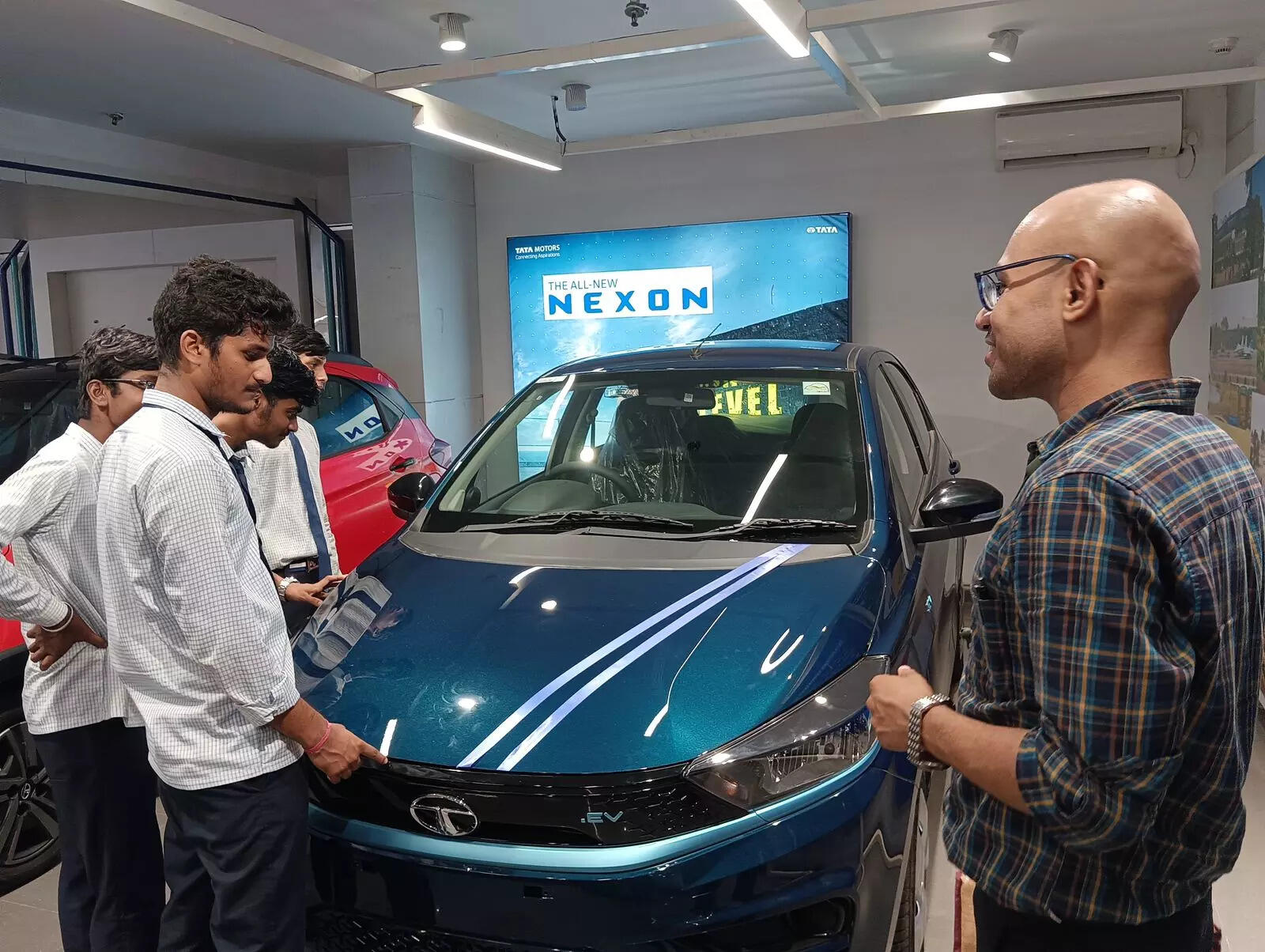 <p><br>Upon completing the program, students receive joint certificates from Tata Motors and NVS.</p>