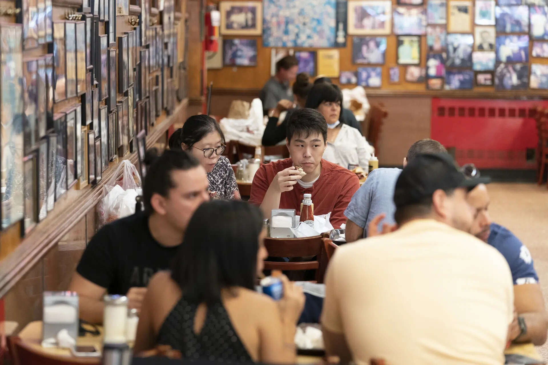 <p>To write a review, food critics usually make two or three visits to a restaurant and bring a handful of dining companions so they can taste as many dishes as possible</p>