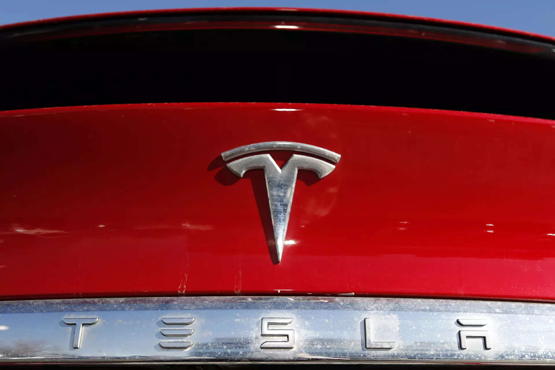 Tesla's bleak margins sink shares as Musk hypes everything but cars, ET Auto