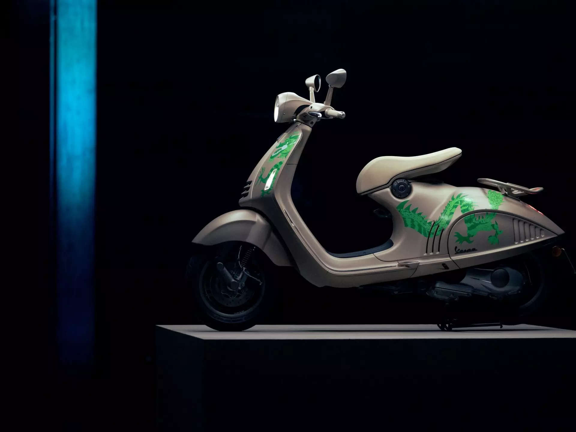 <p>Vespa 946 Dragon</p>