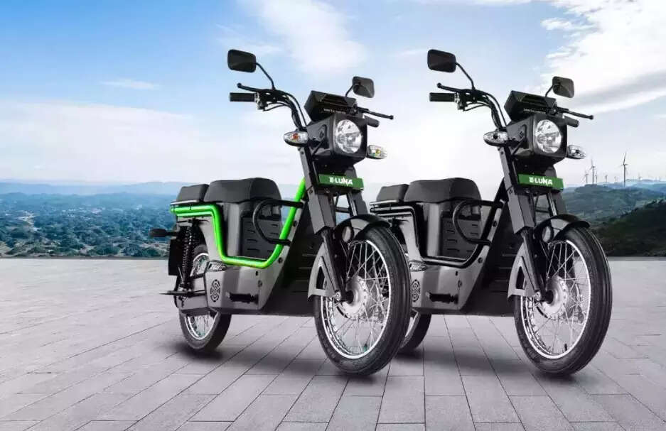 <p>Kinetic Green E-Luna </p>