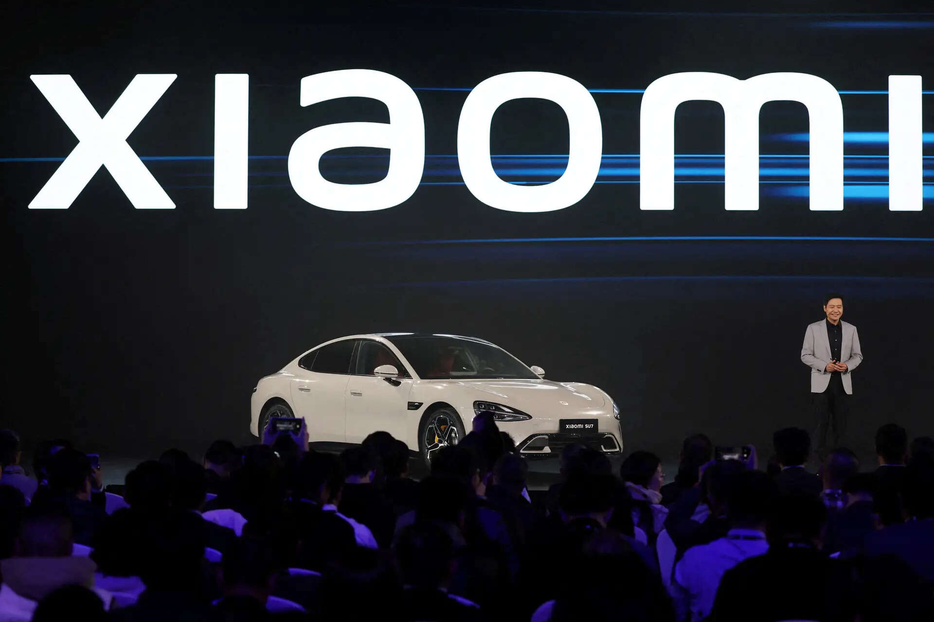 <p>Xiaomi's auto business is still operating at a loss. The unit reported an adjusted loss of 1.8 billion yuan for the quarter, with a gross profit margin of 15.4%.</p>
