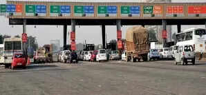 <p>Centre announced to track around 100 toll plazas with GIS-based software.<br /></p>