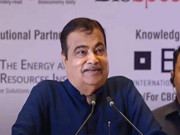 <p>Nitin Gadkari asked state finance ministers to reduce Goods and Services Tax (GST) on flex-fuel vehicles.</p>