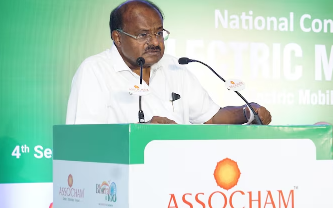 <p>Union Minister of Heavy Industries H D Kumaraswamy </p>