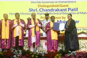 <p>President Droupadi Murmu during the 21st convocation of Symbiosis International Deemed University on Tuesday.</p>