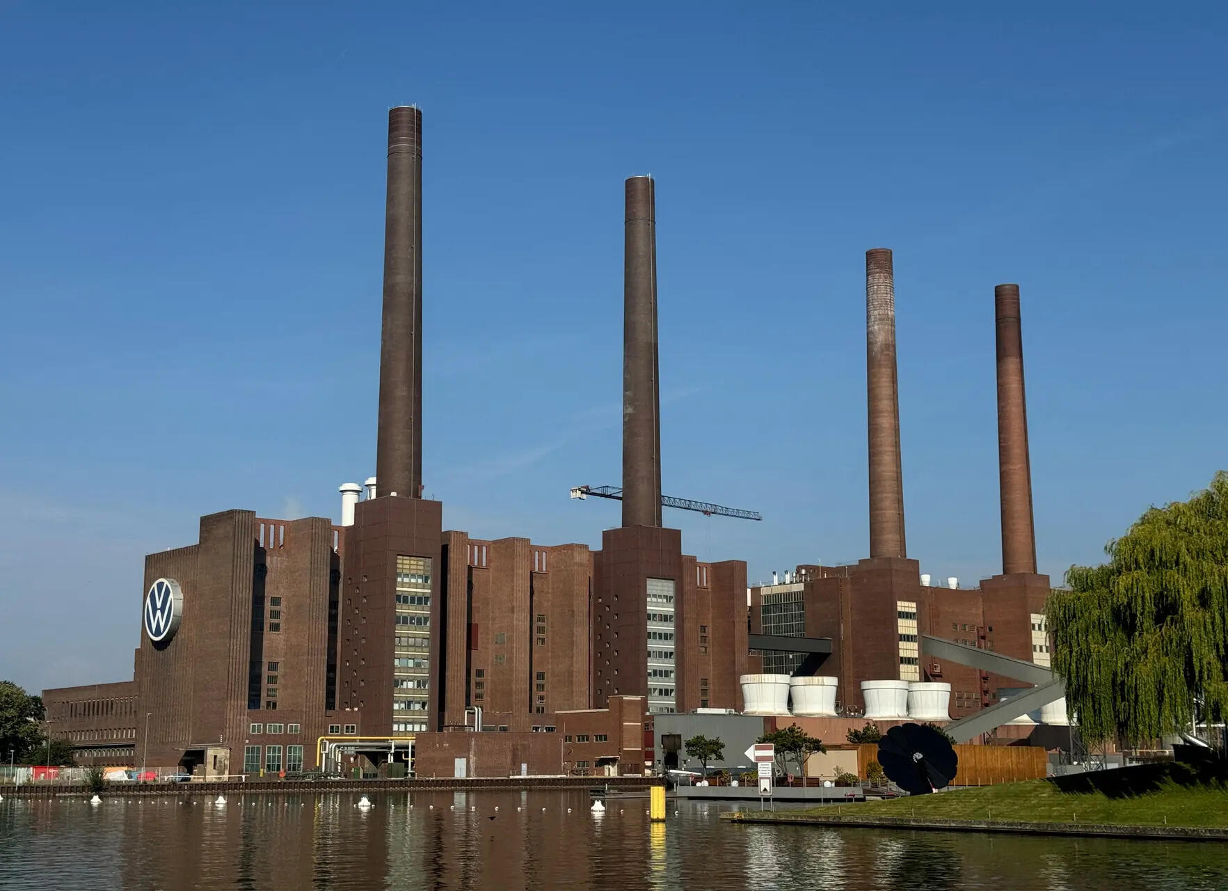 <p>Volkswagen's PowerCo battery subsidiary to initially build only one production line at its Salzgitter plant in Germany.</p>