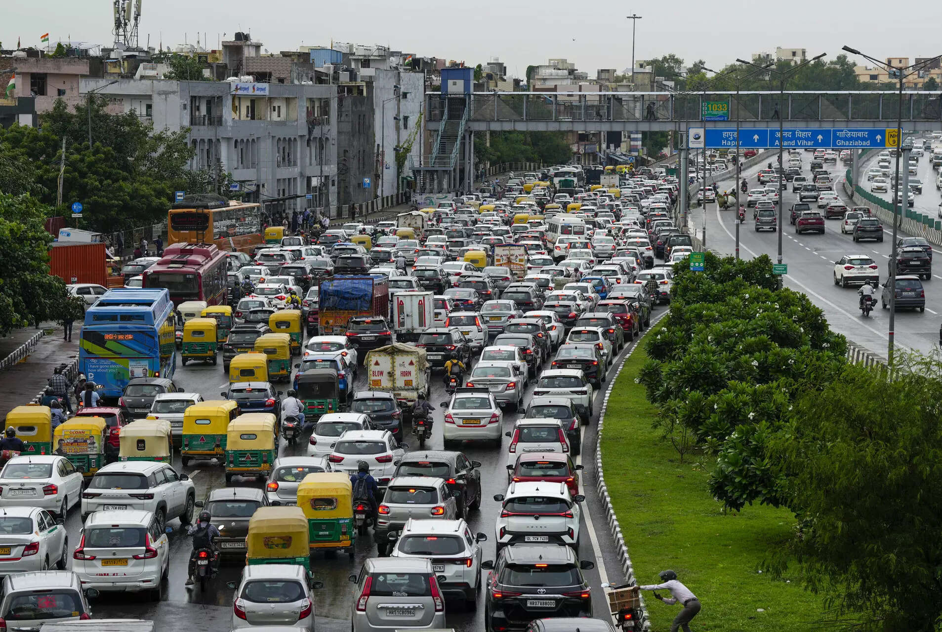 <p> Nitin Gadkari had said that a pilot study with regard to a GNSS-based user fee collection system has been done .</p>