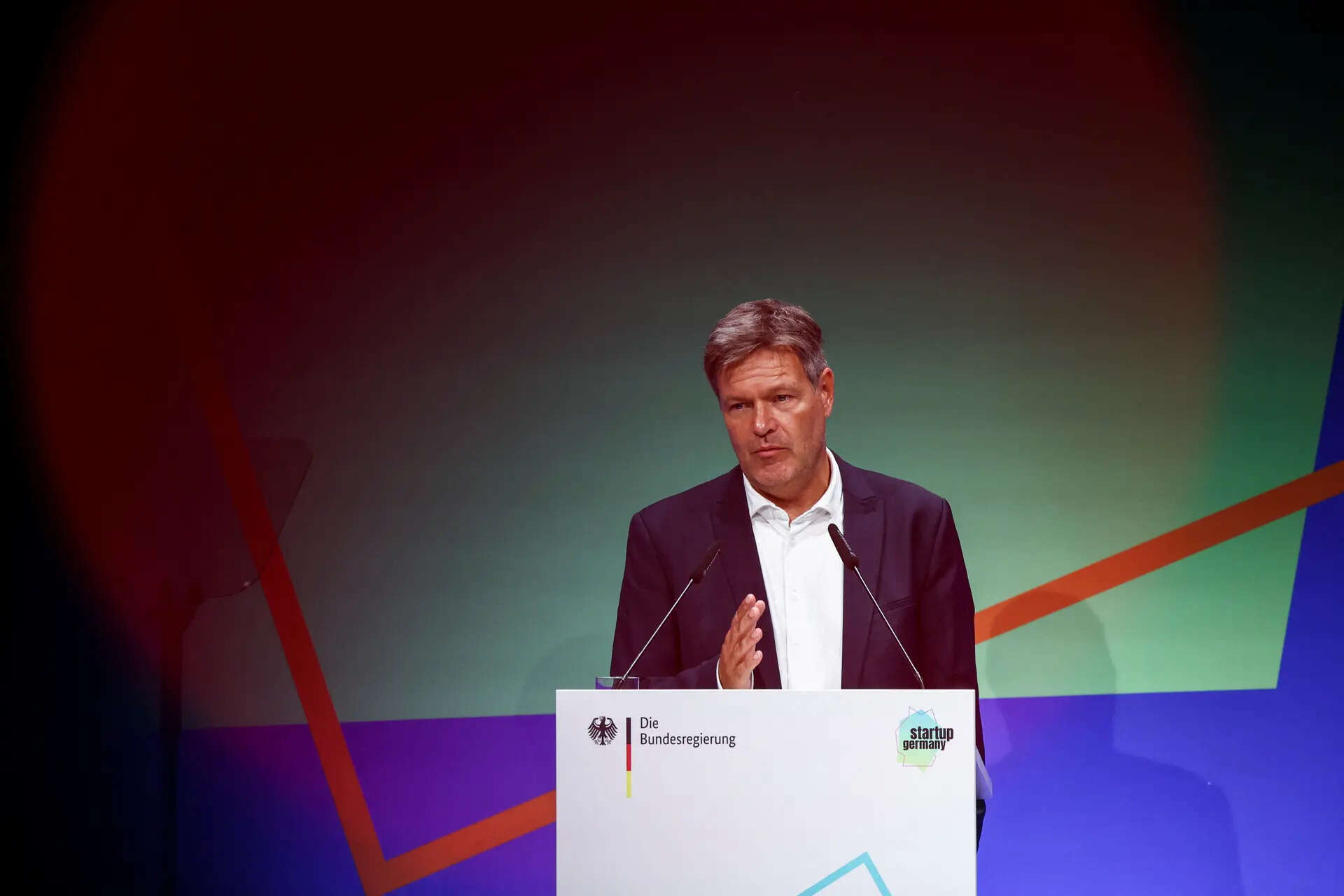 <p>The European Union and China must avoid a damaging trade war over electric cars at all costs.</p>