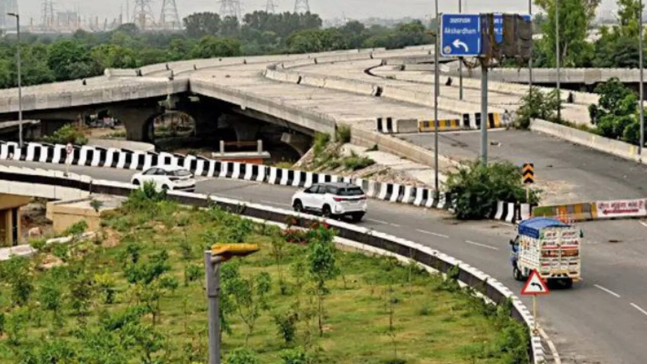 <p>The Public Works Department (PWD) in New Delhi plans to seek court intervention to lift stay orders on several flyover projects.</p><p><br /></p>