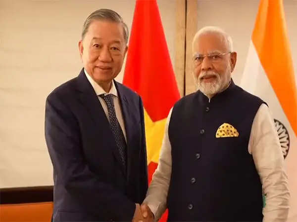 <p>PM Modi discusses ways to strengthen Comprehensive Strategic Partnership with Vietnamese President To Lam in New York on Monday.</p>